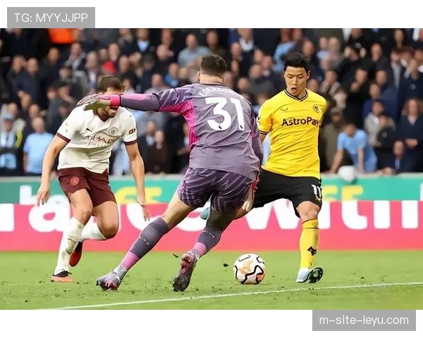 西班牙罗德里单后腰体系 曼城核心攻防转换枢纽作用